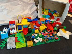 lot 9818 image: Great Snap Block Playset - Legos