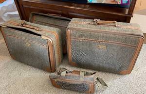 lot 9823 image: Four Piece Set of Luggage - Suitcases on Wheels - Very Clean inside