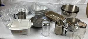 lot 9825 image: Lot of Kitchen Ware - Decor Baking Dishes, Pans and a Corningware Lidded Casserole Dish -