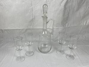 lot 9829 image: Wine Decanter w Four Glasses - decanter has a crack near the handle see pics