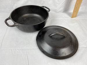 lot 9831 image: Lodge Cast Iron 2SP2 2 Quart Soup Pot Small Dutch Oven, Excellent Condition This one is worth a lot