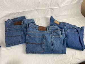 lot 9842 image: Lot of 3 Pairs of Tommy Bahama Mens Jeans 40 x 32 - Great Style and Condition