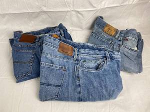lot 9845 image: Lot of 2 Tommy Bahama and One Polo Jean Size 36 x 32- Nice