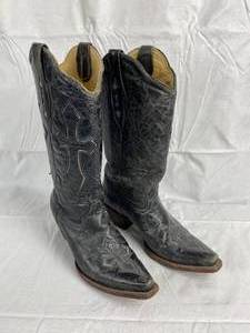 lot 9848 image: Ladies CORRAL Vintage Cowgirl Boots - Size 8.5M - These are awesome and expensive boots