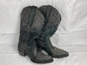 lot 9849 image: Lane Ladies Studded Cowgirl Boots - Size 8 - What an awesome find