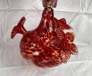 lot 9856 image: Blown Glass Humming Bird Feeder - Red w removable flowers