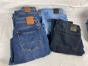 lot 9862 image: Lot of 4 Pairs of Tommy Bahama Mens Jeans - Size 3832 - Nice Jeans