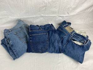 lot 9863 image: Lot of 3 Pairs of Jeans- Ralk Lauren Polo 40x32, Lucky Brand, 38x32, Tommy Bahama 38x32,&nbsp