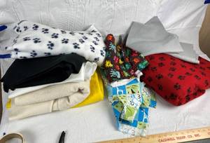 lot 9866 image: Lot of Sewing Fabric Flannel and Felt for Making Blankets