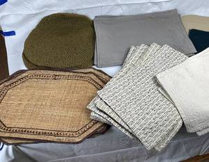 lot 9870 image: Set the table Lot of Placemats - Seven Styles Great lot