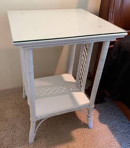 lot 9887 image: White Wicker Glass Topped Side Table - 21x 21 x 30.5 tall - pretty