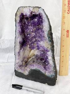 lot 9643 image: Large Amethyst Quartz Crystal Geode - Over a foot tall Heavy, and Beautiful