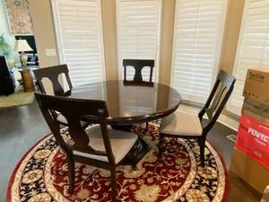 lot 9693 image: Dark Wood Regal Style Dining Table with Four Chairs and and Expansion Leaf. clean upholstery, classic Style NICE SET