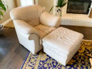 lot 9696 image: Leather Chair with Ottoman- Bone Colored Leather - Believed to be from Havertys - No Rips or Tears, Appears to be in good condition - Beautiful Chair must see