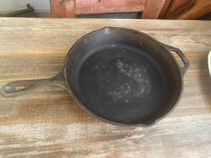 lot 9713 image: Cast Iron Skillet - Sport South Inc. Shreveport, LA - Nice condition