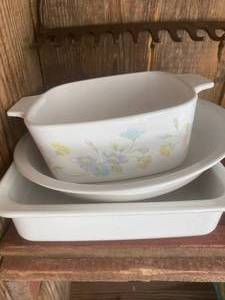 lot 9716 image: Lot of Corningware Baking Dishes - Range, Oven, Microwave - WOW Highly Collectible Pieces - 8x8 baking, Pie Plate and a no logo piece.