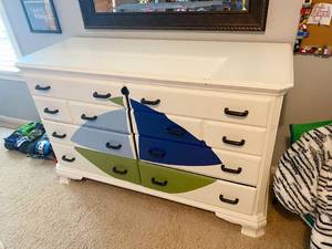 lot 9725 image: Drexel Heritage Dresser - Great Piece Ready for Boys Room or redecorate for your style