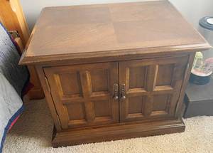 lot 9726 image: Nice Enclosed End Table - Great and Classic Style - see pics for measurements