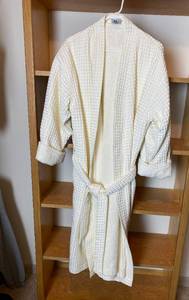 lot 9932 image: Luxurious, Heavy, Cotton Hotel Robe - Like New Excellent Condition - Fits up to Ladies Large Comfortably