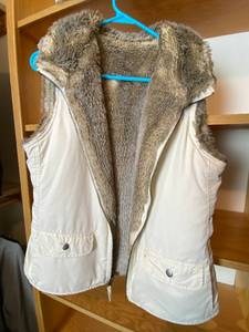 lot 9940 image: Awesome Reversible Vest Ladies - from The Gap - size M - excellent condition faux fur