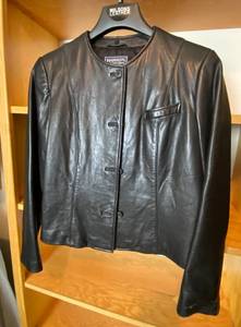 lot 9942 image: Beautiful Black Ladies Leather Jacket from Harolds - size 12 - Great Condition
