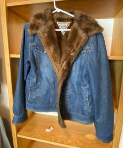 lot 9946 image: Marvin Richards Ladies Jean Jacket w. Faux Fur Lined - Size Medium - Perfect Condition - High Dollar Piece