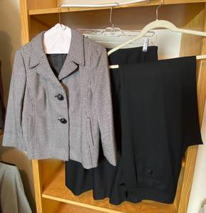 lot 9949 image: Classic 3-Piece Ladies Suit - Jacket, Skirt and Pants - Size 8 from Talbots - Great Condition