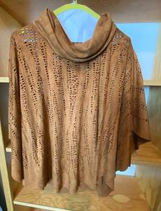 lot 9950 image: Suede-Like Poncho w removable Cowl neck style collar - size M by Alberto Makali - size Medium - WOW