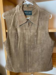 lot 9953 image: Ladies Leather Suede - SAGURO Brand - Gorgeous Condition size Large