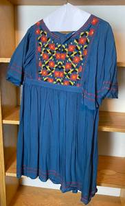 lot 9961 image: Boutique Dress Designed by Uncle Frank Size Medium - Perfect Condition - Classy