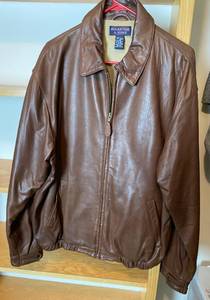 lot 9973 image: Mens Leather Jacket - Roundree & Yorke  - size Large - Very nice - no rips, stains or tears
