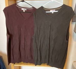 lot 9976 image: Lot of 2 Mens Designer Sweater Vests - XXL Joeseph Abboud - Very nice