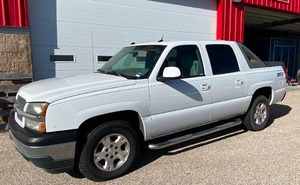 lot 3218 image: 2005 Chevy Chevrolet Avalanche Truck - Watch Video