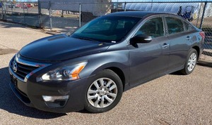 lot 3219 image: 2013 Nissan Altima - UPDATE customer put it in drive and the car drove forward
