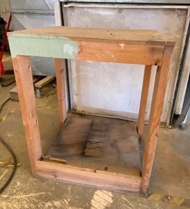 lot 3247 image: Nice Wooden Work Bench