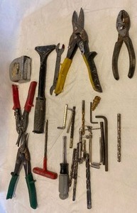 lot 3260 image: Nice Lot of Tools - Tin Snips