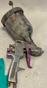 lot 3291 image: Pneumatic Gravity Feed Air Spray Gun