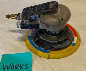 lot 3296 image: Central Pneumatic DA Palm Sander - Works