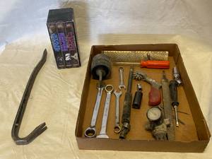 lot 3298 image: Lot of Shop Tools and BOX SET of STAR WARS TRILOGY Movies