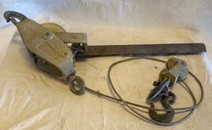 lot 3321 image: Big Shop Come-Along Hoist