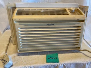 lot 3323 image: Haier 110v Window Air Conditioner - Works