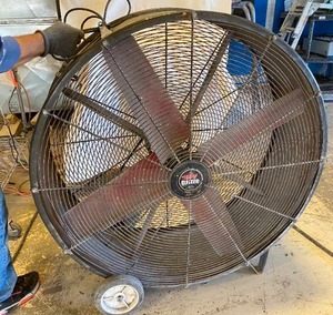 lot 3330 image: Heat Buster SPL4223 Portable Barrel Fan 2 Speed 115 Volt 42 inch 14445 CFM Belt Drive - Works