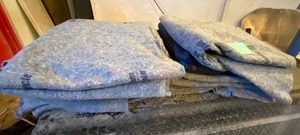 lot 3359 image: Lot of 8 Moving Blankets
