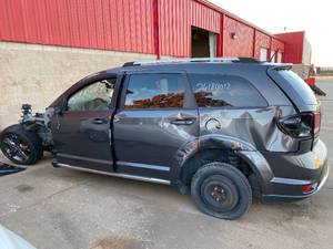 lot 3365 image: 2015 Dodge Journey Crossroad - Parts Car - Lots of Great Parts - Look Close