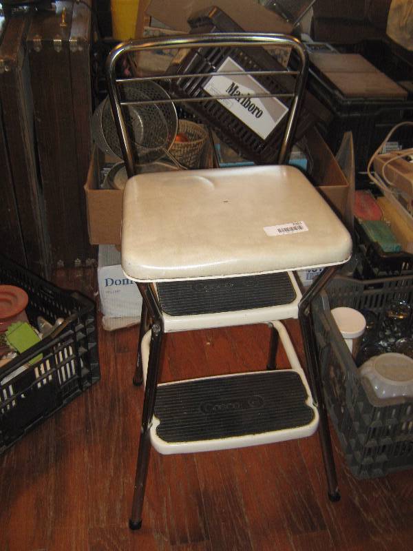 lot 7003 image: Cosco Step Stool high chair Ivory- off white seat