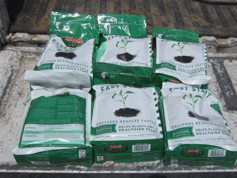 lot 7020 image: 1 case Jobes Organics Fast Start Granular Fertilizer and Soil Amendment (6) 4 lb bags per case