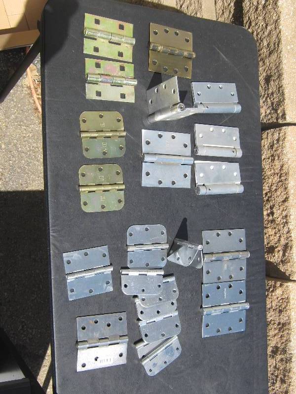 lot 7051 image: 22 ct. lot of heavy duty hinges assorted sizes 4-12 x 4-12 , 3-12 x 3-12, 3 x 4, 4 x 4