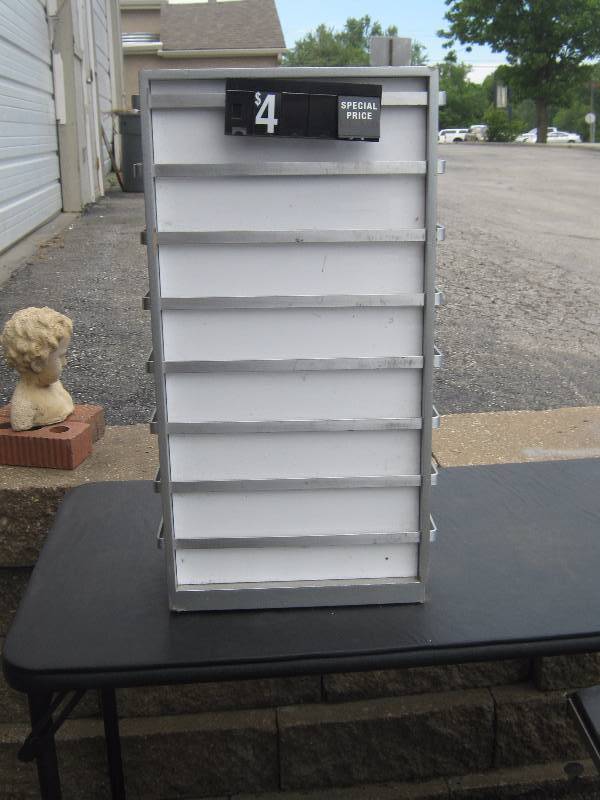 lot 7062 image: Counter top Earring Jewelry display 11-12 x 7 x 23 tall, gray with silver colored bars