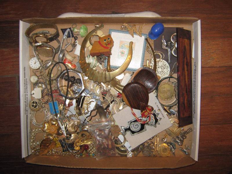 lot 7064 image: 4 lbs. costume jewelry broaches, pins bracelets, tie tacs, cuff links, pendants