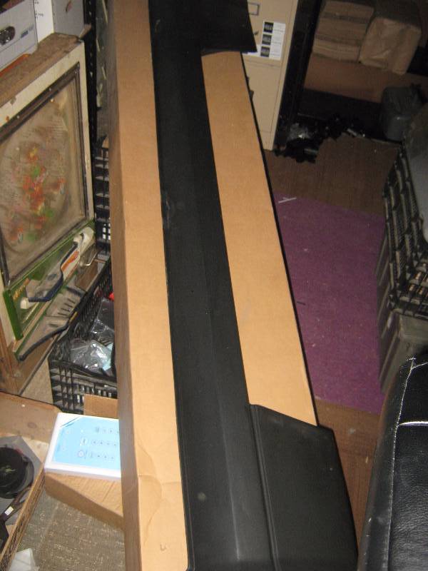 lot 7083 image: Xenon Right & Left Side skirts for Mustang GT 2005-2009 Instructions included
